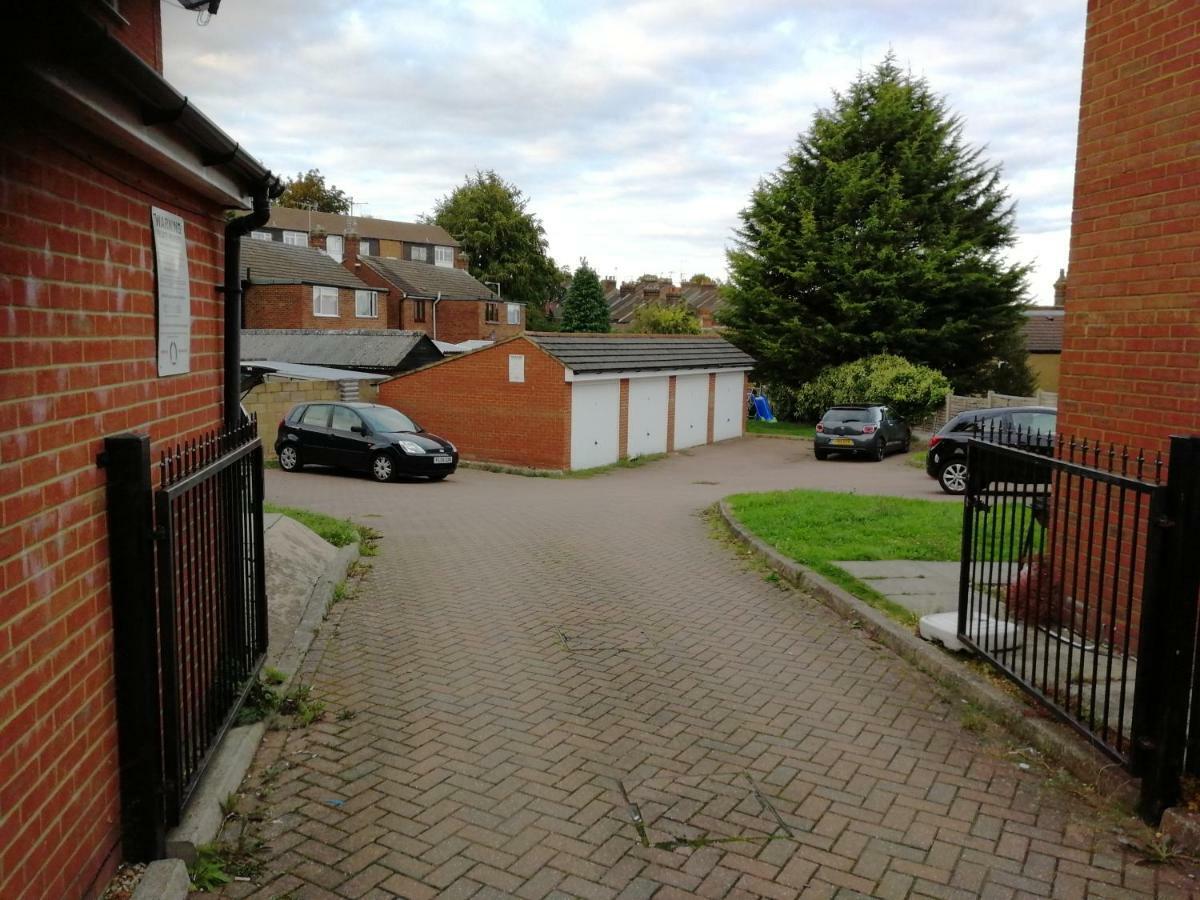 Metrolets 2 Apartment Luton  Exterior foto
